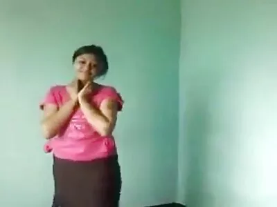 കാമറൂൺ ഡീ ഷവറിൽ കുഴഞ്ഞുവീണു