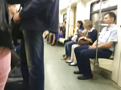 ഷേവ് ചെയ്ത പൂറ്റുള്ള സെക്സി ബേബ് കിടന്നു