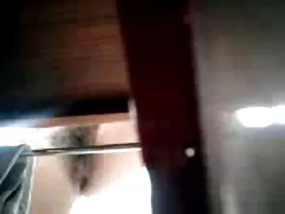 കറുത്ത മനുഷ്യൻ കൊമ്പുള്ള പെൺകുട്ടിയെ ഭോഗിച്ചു