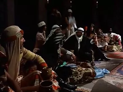 കോഴിയെ സ്നേഹിക്കുന്ന കോളേജ് പെൺകുട്ടി പീഡനത്തിനിരയായി