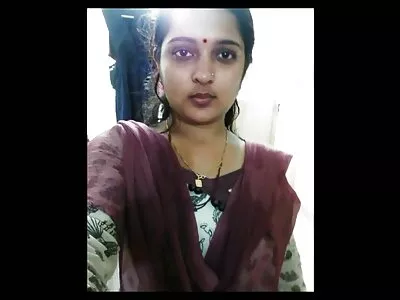 ഒരു ഫോട്ടോ ബൂത്തിൽ ആബർൺ ഹെയർഡ് സ്ലട്ട് ഫക്കിംഗ്