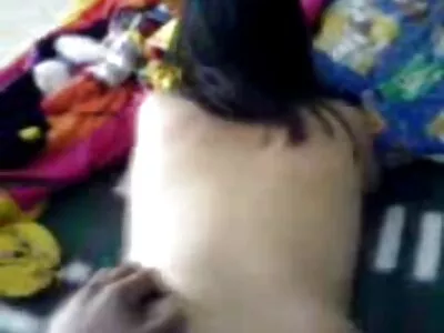 ആരാധ്യരായ പെൺകുട്ടികൾ ജന്മദിനം ആഘോഷിക്കുന്നു