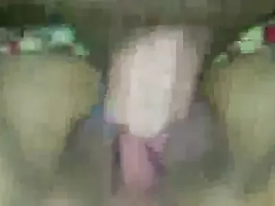 സുന്ദരിയായ മിസ് ഡെനിസ് ടെൻഡറും ചീഞ്ഞ ഗുഡീസും