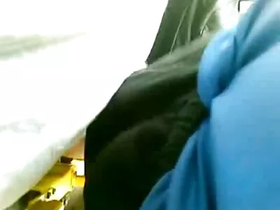 കട്സുനി തടിച്ച ഡിക്ക് ഓടിക്കുന്നു