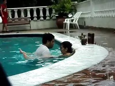 ഷേവ് ചെയ്ത പുസിയുമായി ലൈംഗിക ബന്ധത്തിൽ ഏർപ്പെട്ടിരിക്കുന്ന ബ്രെന്ന സ്പാർക്ക്സ് അടുക്കളയിൽ സെക്‌സിൽ ഏർപ്പെടുന്നു