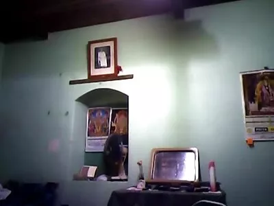 നിൽക്കുമ്പോൾ ഫ്ലെക്സിബിൾ ബ്രൂണറ്റ് ചതിച്ചു